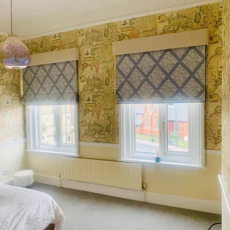 Apartment 3 Bedroom Apartment Town Centre Saltburn. Saltburn-by-the-Sea