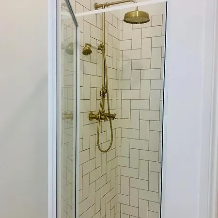 3 Bedroom Apartment Town Centre Saltburn. Apartment