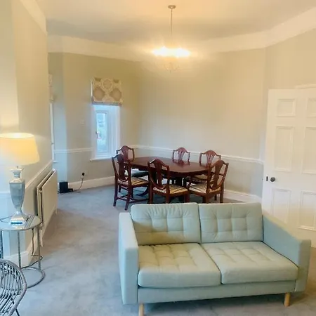 3 Bedroom Apartment Town Centre Saltburn. Apartment