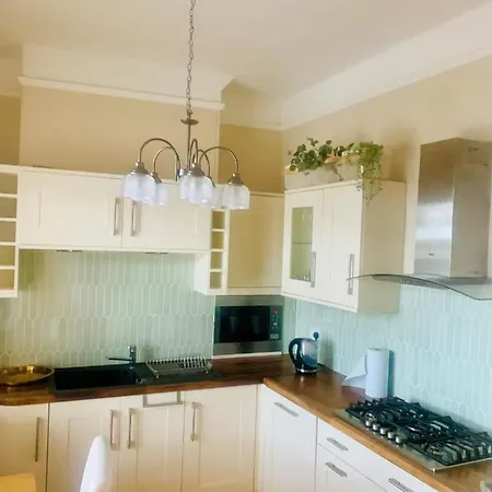 3 Bedroom Apartment Town Centre Saltburn. Apartment Saltburn-by-the-Sea
