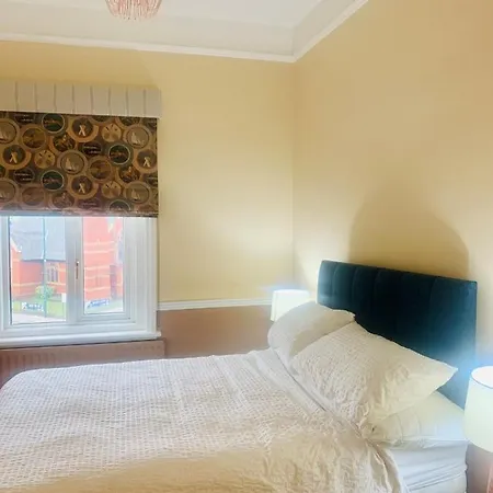 3 Bedroom Apartment Town Centre Saltburn. * Saltburn-by-the-Sea