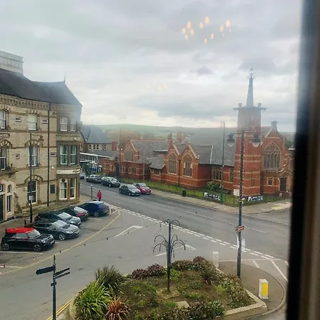 3 Bedroom Apartment Town Centre Saltburn. *