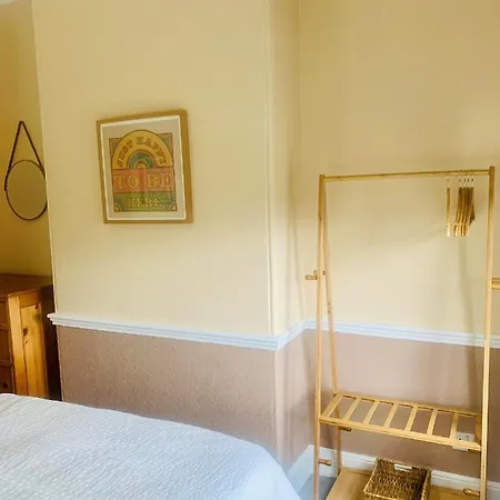 3 Bedroom Apartment Town Centre Saltburn. Apartment